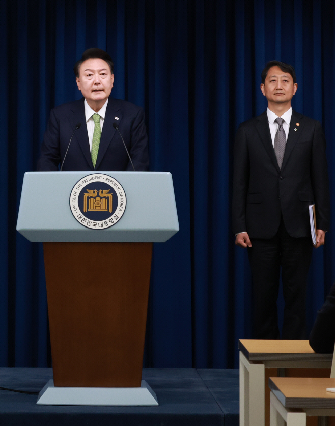 국정브리핑 하는 윤석열 대통령