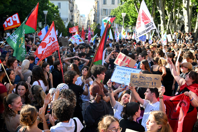 프랑스 전역서 펼쳐진 극우정당 반대 시위