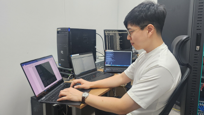 KTR 소프트웨어센터 연구원이 AI 소프트웨어 시험