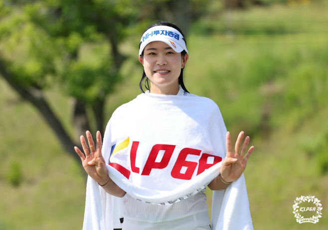 박민지 2024 셀트리온 퀸즈 마스터즈 FR 우승 확정후 포즈