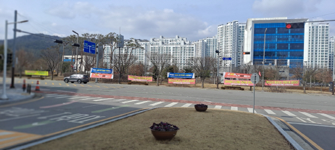 예산군, 국내 최초 집회 전용 현수막 게시대 설치 효과 ‘톡톡!