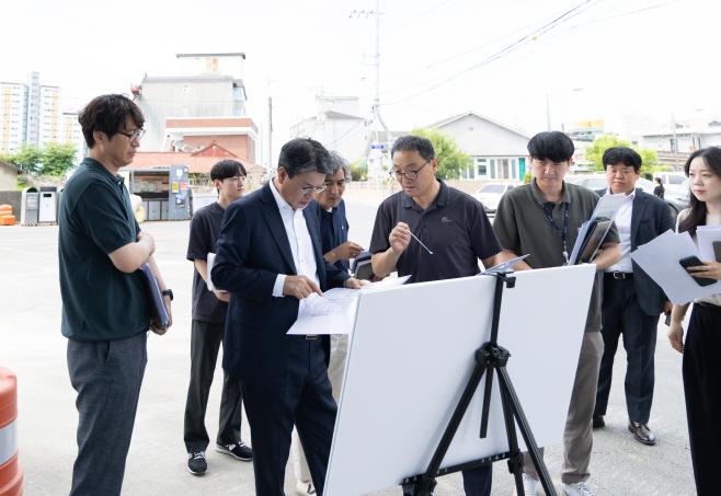 사진(청양군 김돈곤 군수, 읍내3,4리 도시재생사업 현장 점검)