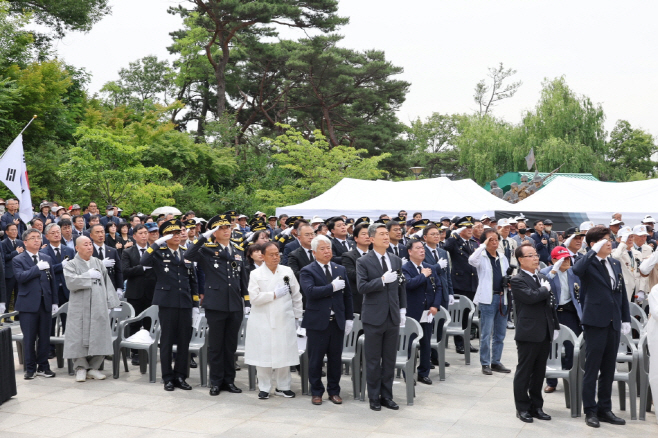 지난 6일 덕수동 충혼탑 광장에서 열린 현충일 추념식./포항시