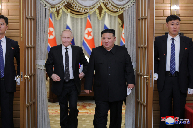 북한 김정은, 푸틴과 회담<YONHAP NO-2785>