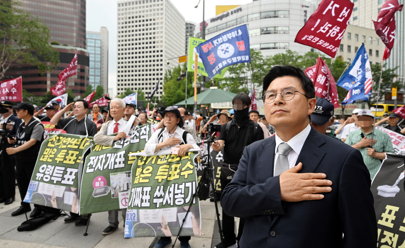 [포토]4·10총선 수사촉구 인간띠 행진시위 황교안 전 총리