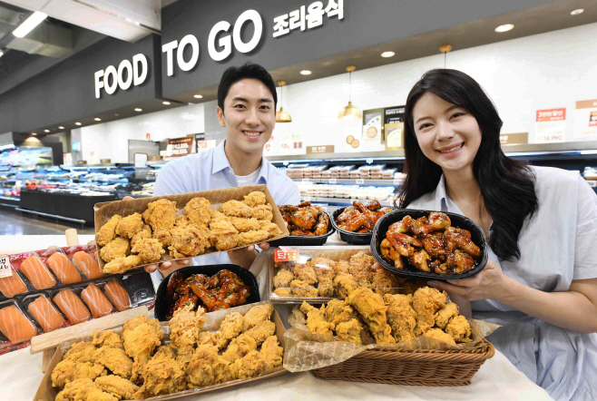 홈플러스, ‘당당’ 2주년 맞아 치킨 신메뉴 2종 출시 (1)