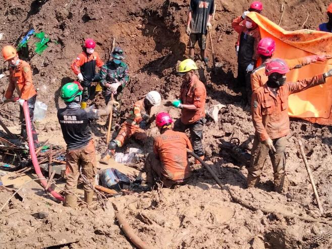 INDONESIA LANDSLIDE <YONHAP NO-4175> (EPA)