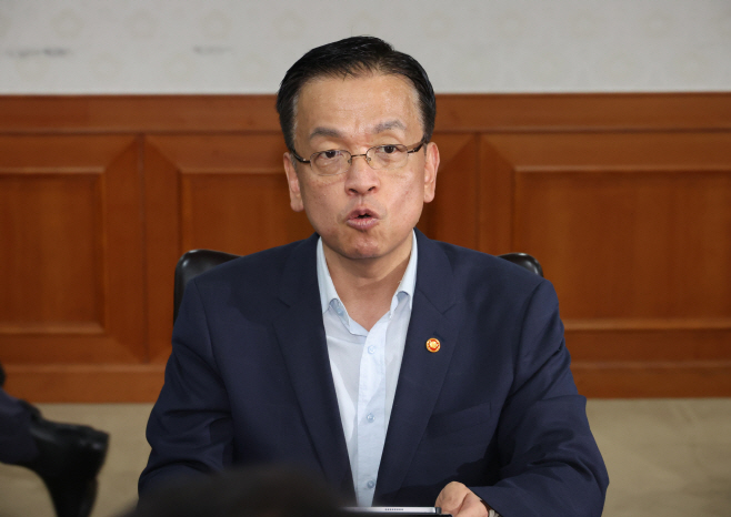 부동산 관계장관회의 주재하는 최상목 부총리<YONHAP NO-4246>