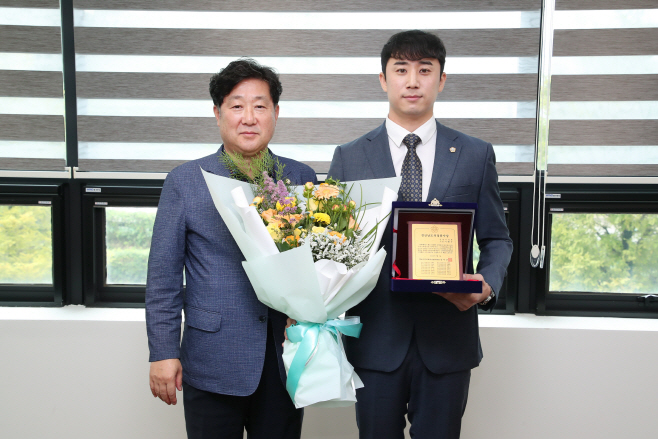 이현우 의원 경상남도의정봉사상 수상)(3)