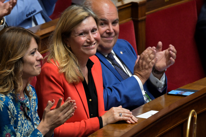 TOPSHOT-FRANCE-PARLIAMENT-POLITICS-VOTE