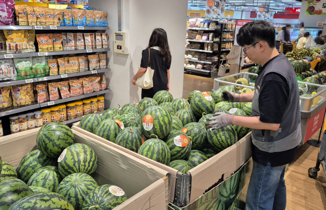 이마트 수박 진열 매대