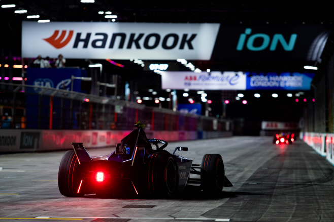 [사진자료1] 포뮬러 E 시즌10 2024 한국 런던 E-PRIX 대회 장면