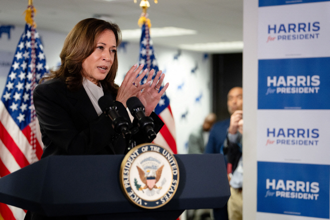 USA-ELECTION/HARRIS