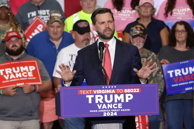 US-VICE-PRESIDENTIAL-CANDIDATE-JD-VANCE-HOLDS-CAMPAIGN-RALLY-IN