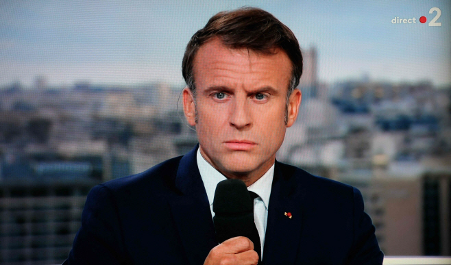 FRANCE-POLITICS-MEDIA-TV