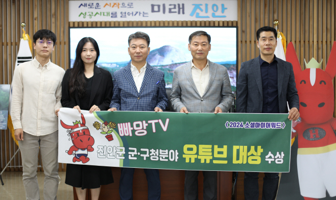 v 4년 연속 소셜아이어워드 대상