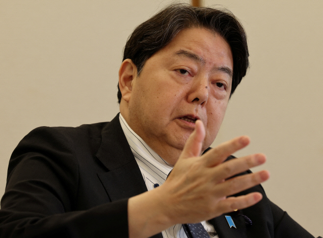 JAPAN-CHIEFCABINETSECRETARY/INTERVIEW