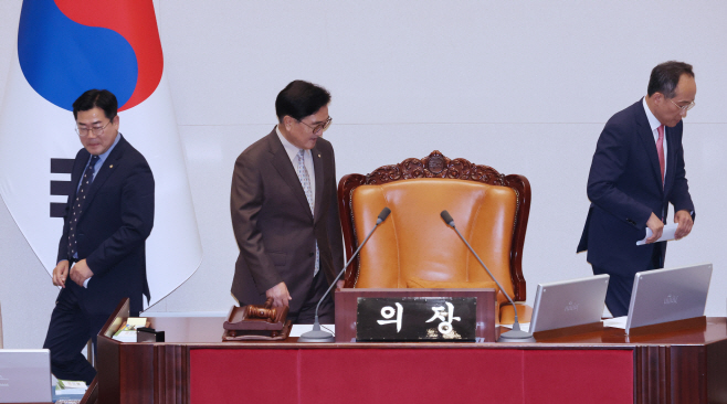 '멀어지는 여야'<YONHAP NO-4484>