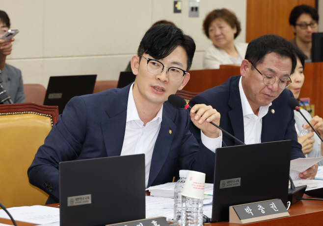 발언하는 박충권 의원<YONHAP NO-3809>