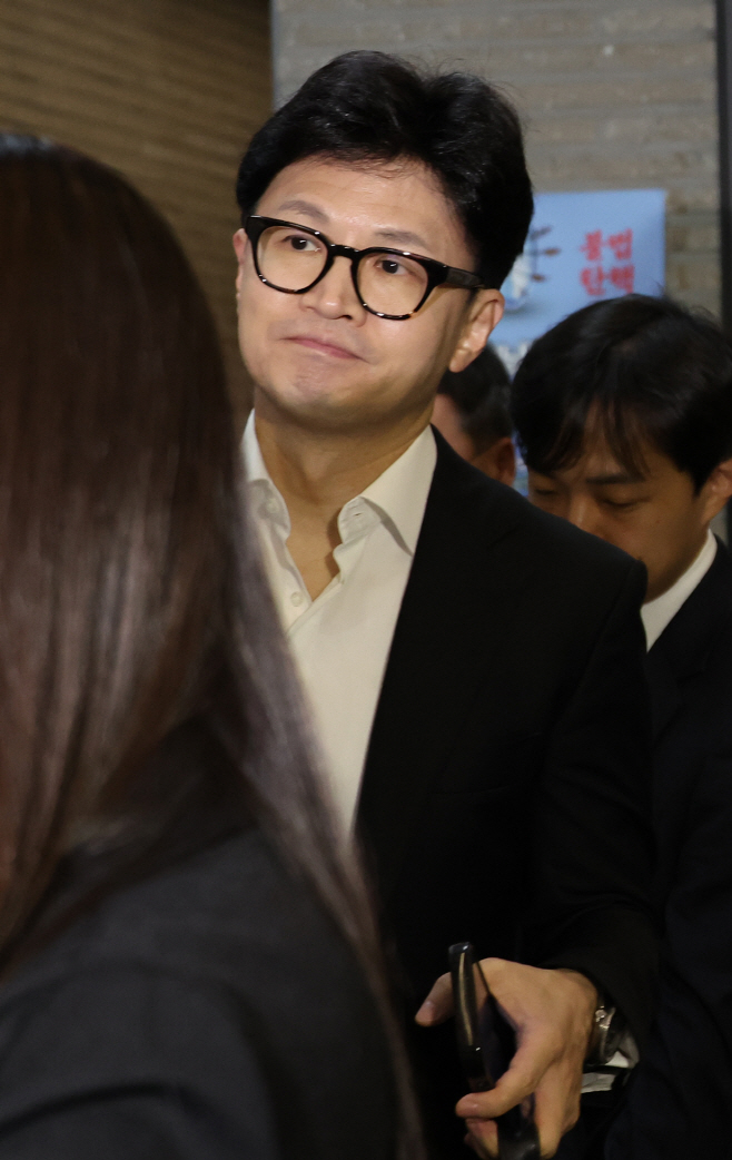 여의도 당사 나서는 한동훈 대표<YONHAP NO-5974>