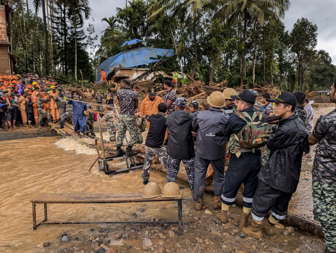 India Landslides <YONHAP NO-5848> (AP)