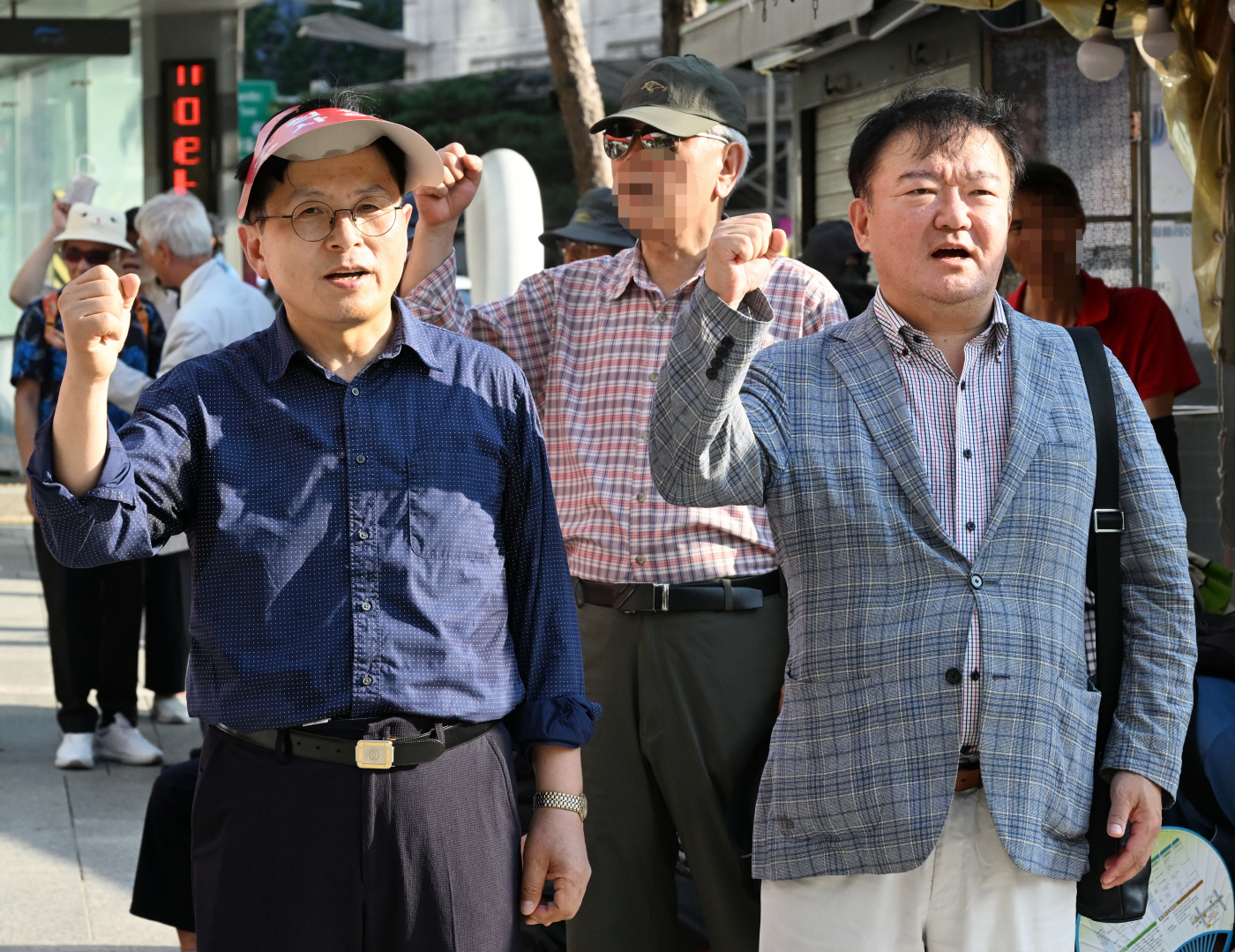 [포토]'부정선거 수사촉구' 구호 외치는 황교안 전 총리와 민경욱 대표