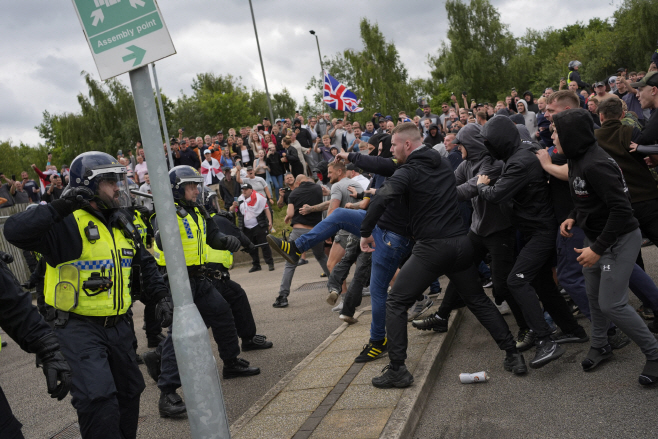 Britain Protests <YONHAP NO-6788> (AP)