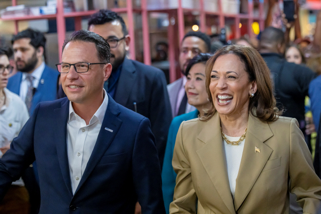 USA-ELECTION/HARRIS