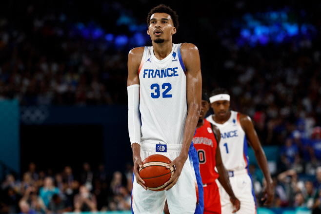 BASKETBALL-OLY-PARIS-2024-FRA-CAN