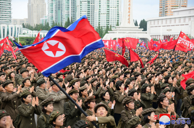 김정은, 평북도 수해복구 파견 백두산영웅청년돌격대 진출식 참석