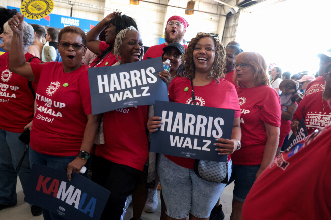 USA-ELECTION/HARRIS