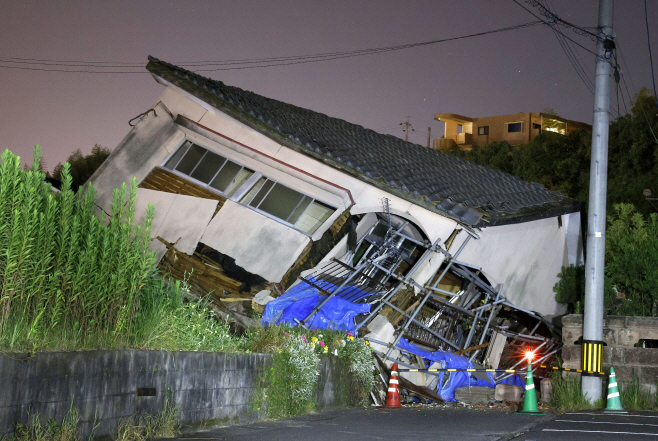 JAPAN-QUAKE/ <YONHAP NO-5575> (via REUTERS)