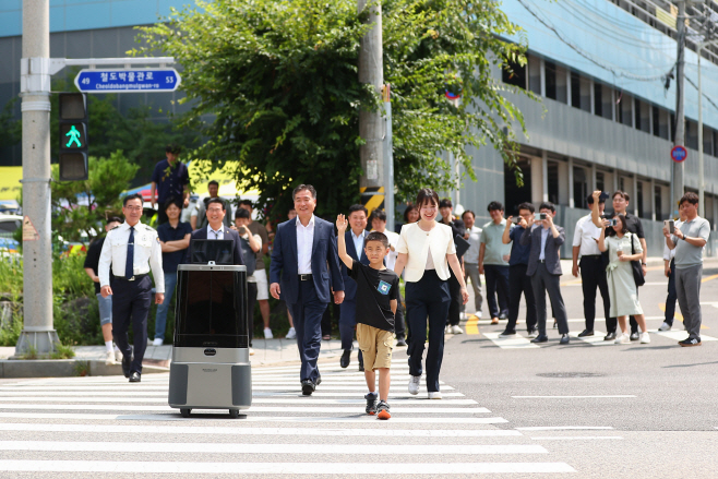 (사진)실외이동로봇 운행 시연회(1)