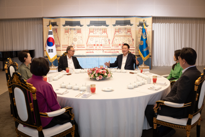 윤석열 대통령, 이명박 전 대통령과 부부 동반 만찬