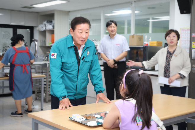 0812 함안군, 방학 중 ‘함안친구 천원밥상’ 운영 성황1