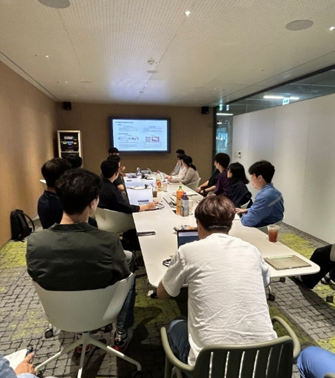 1) 스마트기술 전문 벤처기업과 포스코가 기술개발 회의 모습1