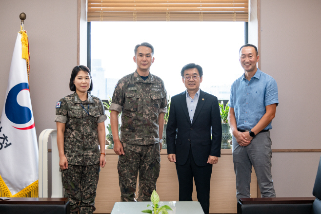 기상청, 해군과 기상·해양 분야 협력 강화<YONHAP NO-2288>