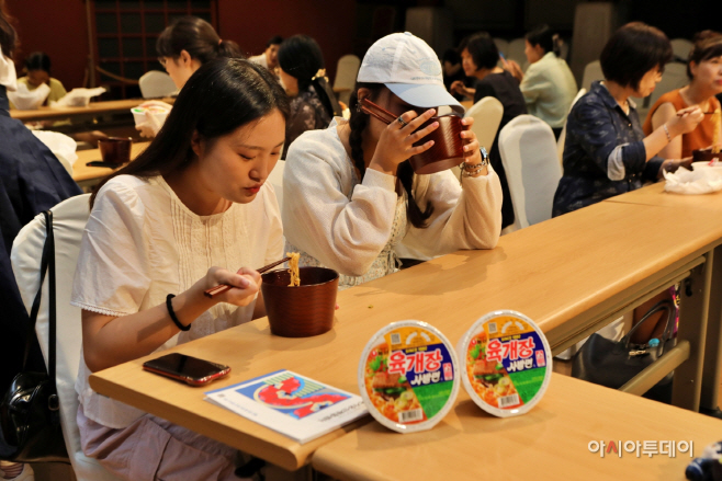 농심 케잇데이 '옻칠 식기로 즐기는 라면' 행사 이미지 (1)