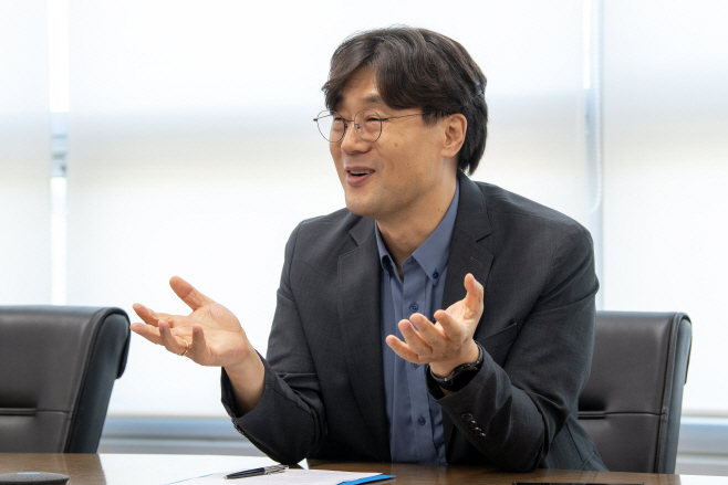 전기차 화재 관련 인터뷰하는 '배터리 전문가'