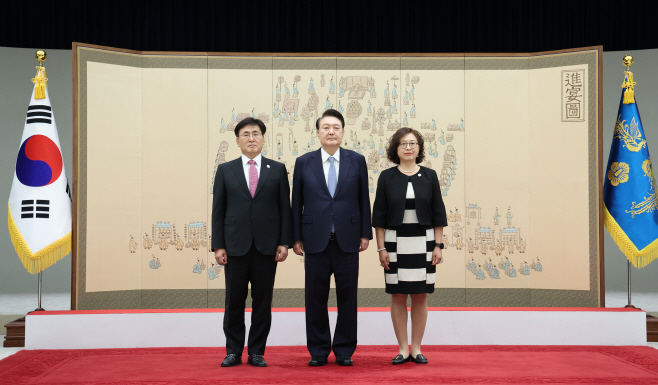 윤석열 대통령, 유상임 과기정통부 장관 임명장 수여