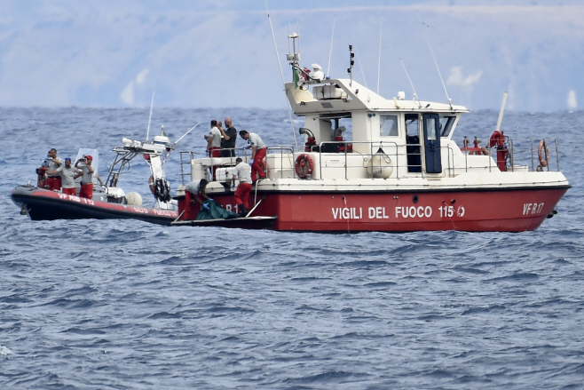 Italy Boaters Missing <YONHAP NO-0289> (AP)