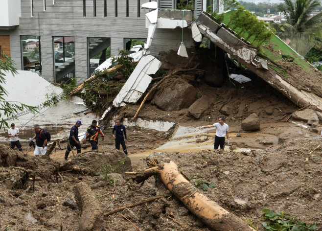 epaselect THAILAND FLOODS LANDSLIDE <YONHAP NO-6438> (EPA)