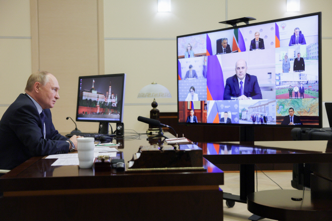 President Putin meets with Russian Government members