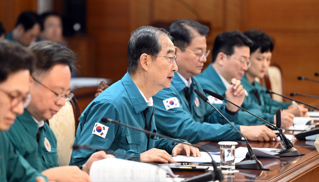 [포토]한 총리 “파업과 같은 극단적인 행동에는 동의할 수 없다”