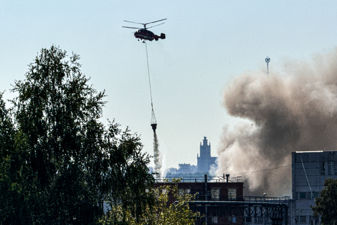 Fire hits office building in western Moscow