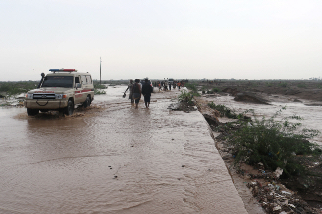 YEMEN-CLIMATE-FLOODS <YONHAP NO-1417> (AFP)