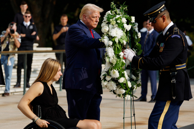 US-DONALD-TRUMP-ATTENDS-WREATH-LAYING-CEREMONY-AT-ARLINGTON-NATI