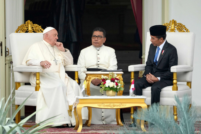 INDONESIA-VATICAN-POPE-RELIGION <YONHAP NO-4780> (AFP)