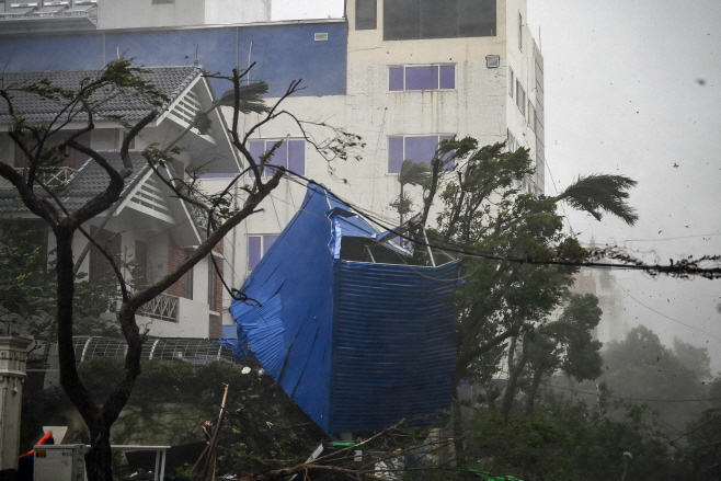 VIETNAM-CHINA-WEATHER-STORM <YONHAP NO-5495> (AFP)