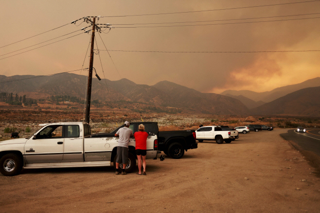 TOPSHOT-US-FIRE-ENVIRONMENT-CLIMATE <YONHAP NO-5500> (AFP)